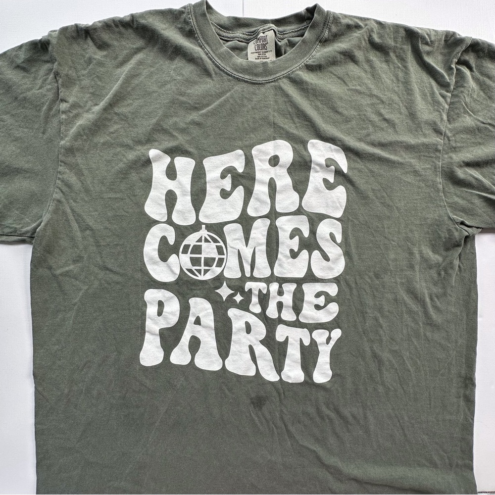 Bachelorette party ‘here comes the party’ green short sleeve shirt women’s 2X